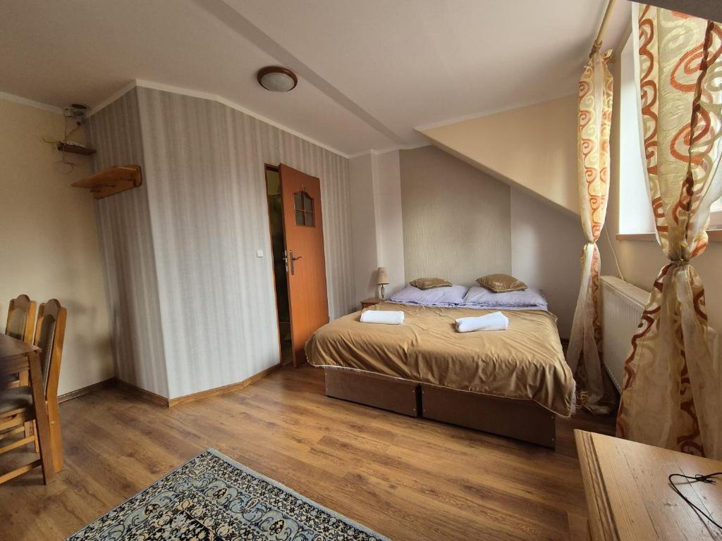 Posteľ alebo postele v izbe v ubytovaní Harmont Montis- dawna Zającówka- IDEALNA lokalizacja - leśna enklawa w centrum miasta! Sauna, masaże, zabiegi spa!