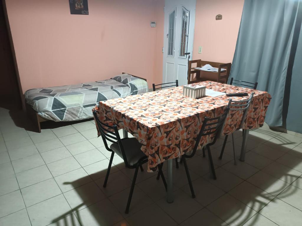Un pat sau paturi într-o cameră la Departamento barrio Loma