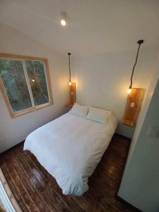 Postel nebo postele na pokoji v ubytování En Bosque, con Río, sin vecinos y Wifi Starlink