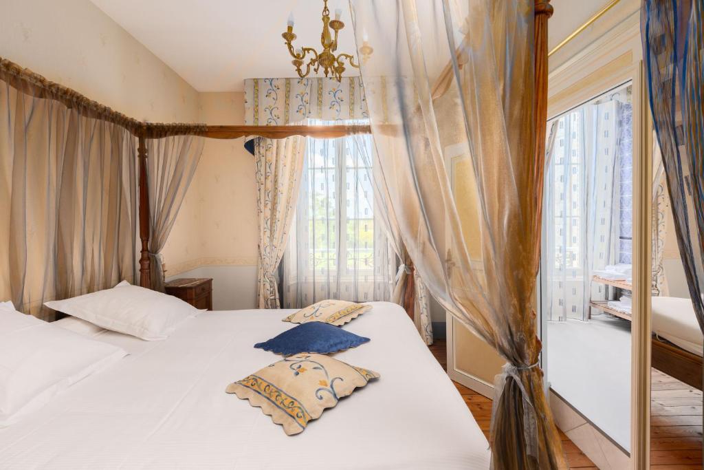 Château de la Richerie - proche Puy du Fou - Comfort Triple Room