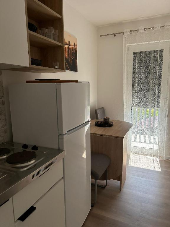 Kuchyňa alebo kuchynka v ubytovaní Villa Dražana