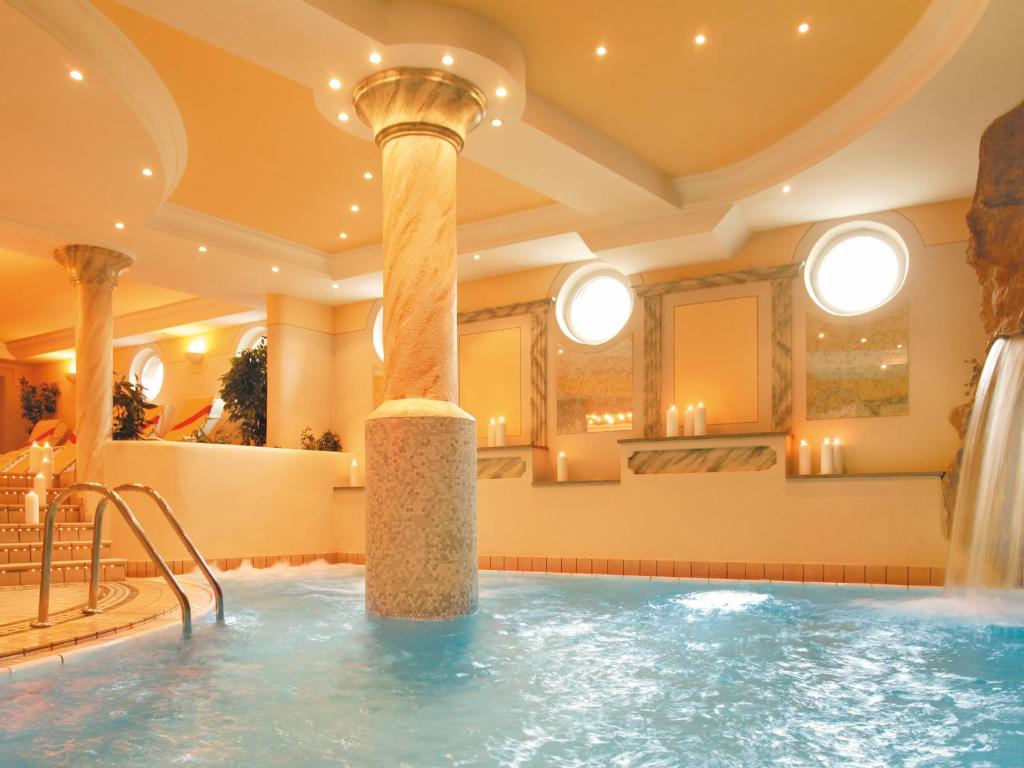 Bazén v ubytování Salnerhof Superior Lifestyle Resort nebo v jeho okolí