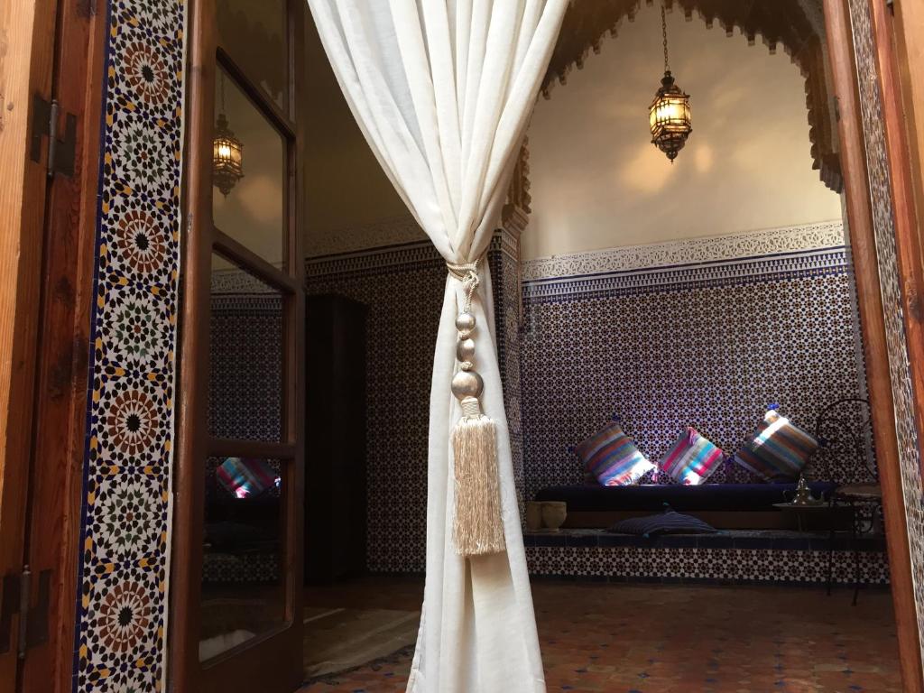 Letto o letti in una camera di Riad Marhaba