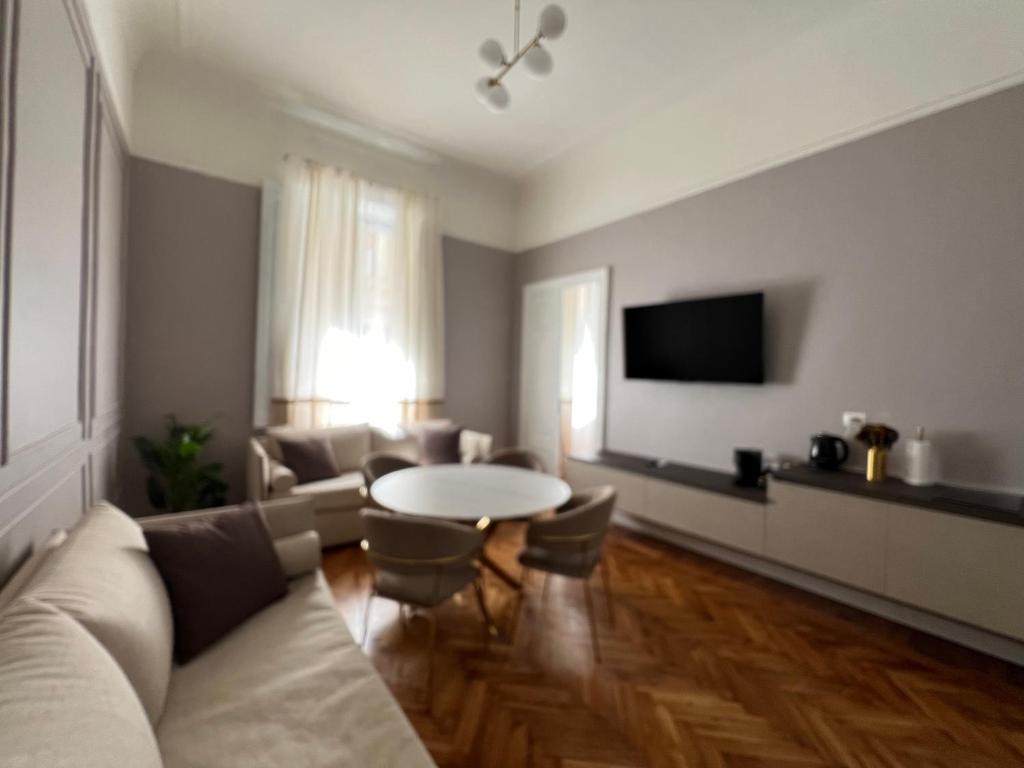 TV a/nebo společenská místnost v ubytování Turin Central Cavour