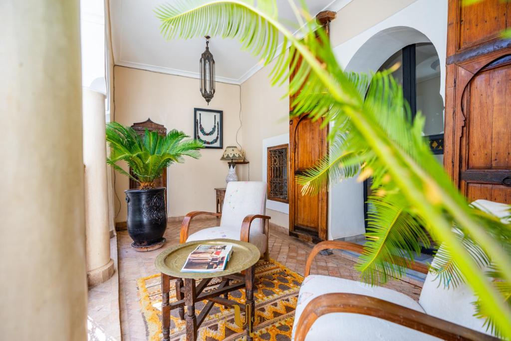 a living room with a table and chairs at Riad El Youssoufi in Marrakesh