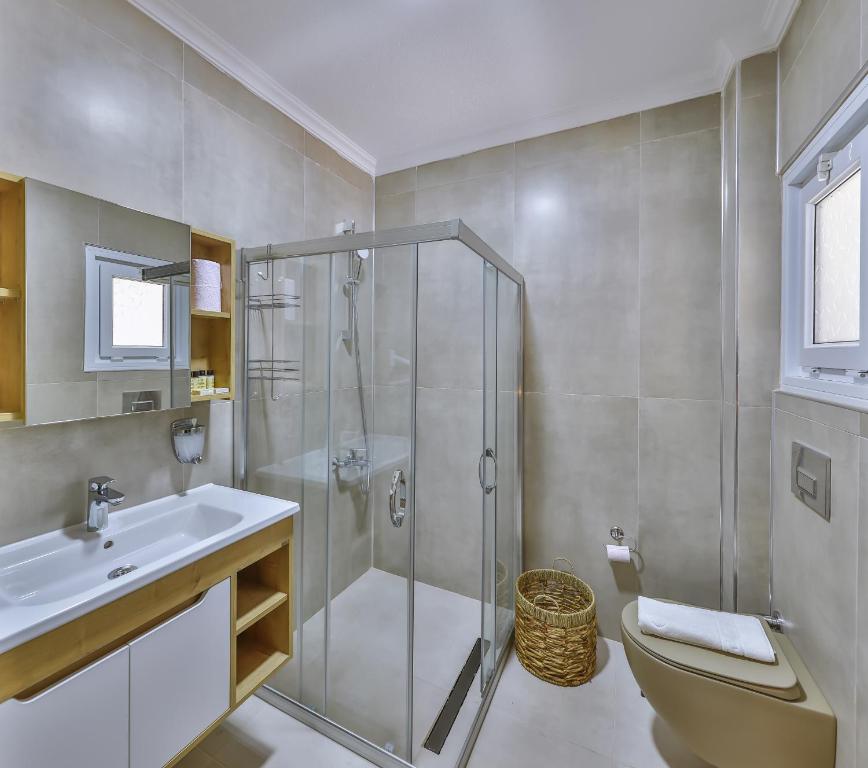 Hill House Adult Only - 17