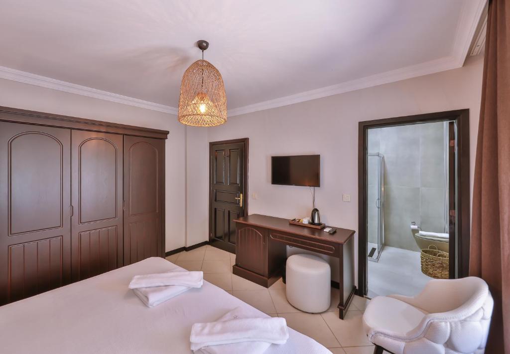 Hill House Adult Only - 2