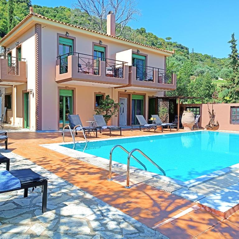 Bazén v ubytování Okeanis Apartments & Suites Adults Only nebo v jeho okolí
