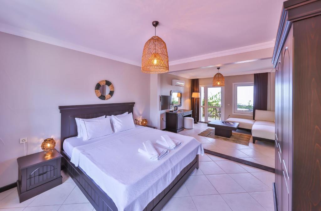 Hill House Adult Only - 18