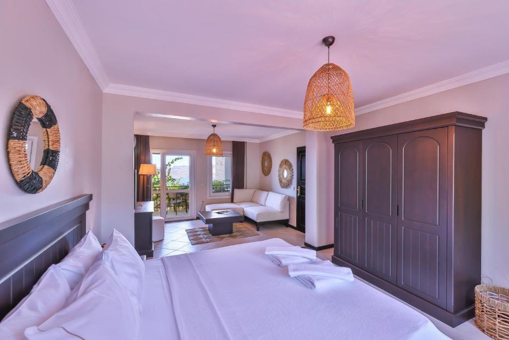 Hill House Adult Only - 19