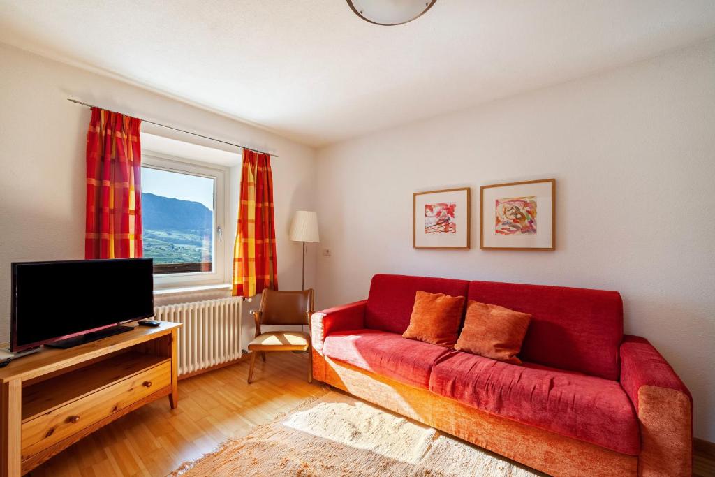 Televízia a/alebo spoločenská miestnosť v ubytovaní Gasserhof Ferienwohnung Gravenstein