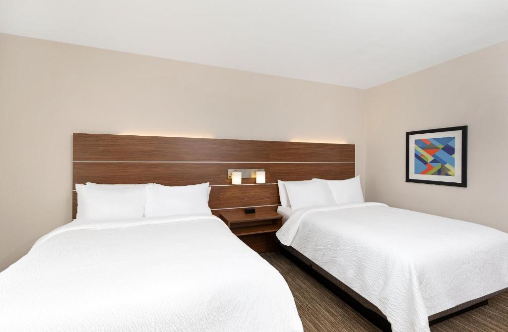Holiday Inn Express Hotel & Suites Birmingham - Inverness 280 by IHG photo