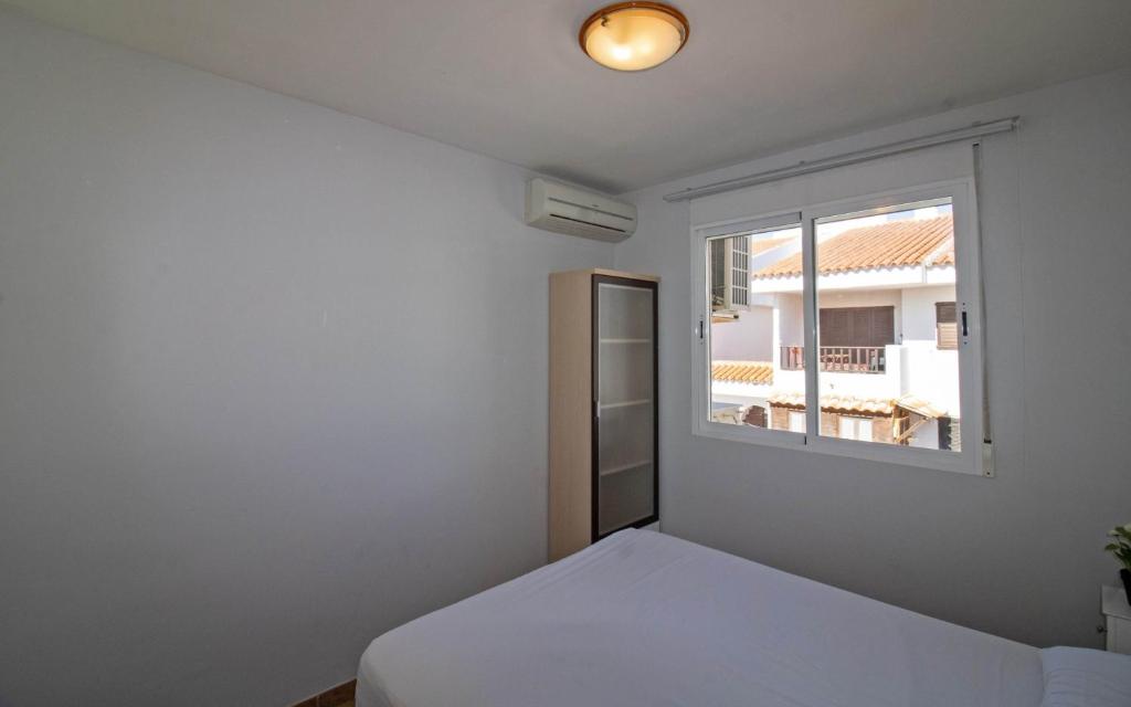 A bed or beds in a room at Tres Playas Primera línea de mar - ALBERT VILLAS Alcossebre