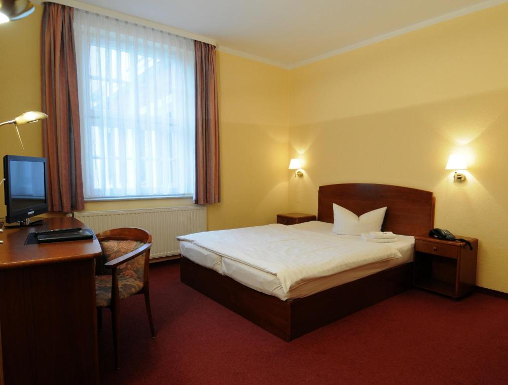Postel nebo postele na pokoji v ubytování Hotel Döbelner Hof