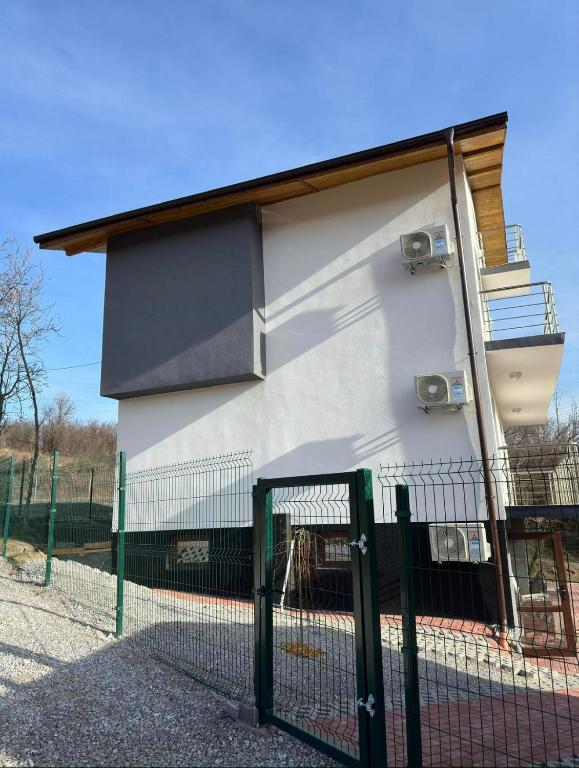 Budova, kde se vila nachází