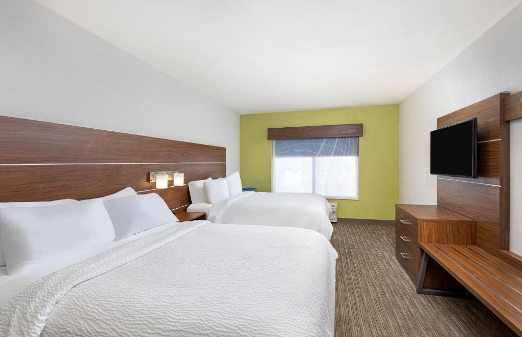 Holiday Inn Express Hotel & Suites Birmingham - Inverness 280 by IHG photo