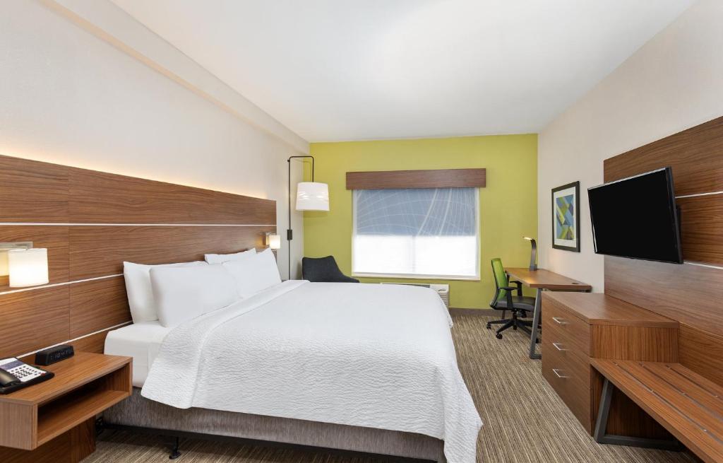 Holiday Inn Express Hotel & Suites Birmingham - Inverness 280 by IHG - 