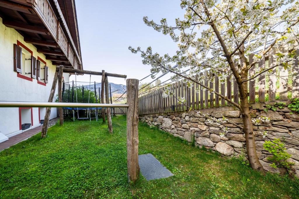 Vonkajšia záhrada v ubytovaní Gasserhof Ferienwohnung Gravenstein