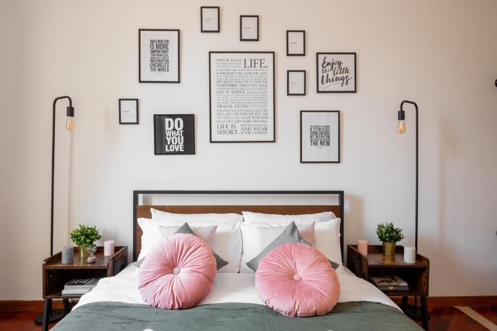 Un pat sau paturi într-o cameră la Savona apartment