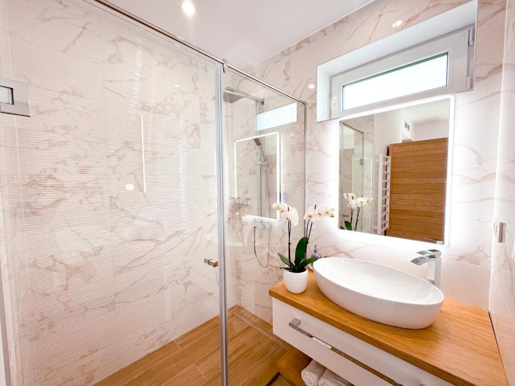 Koupelna v ubytování M26 Prémium apartmanok