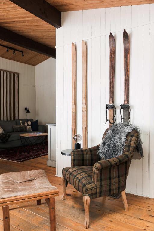 Posezení v ubytování Alpine Lake House - Waterfront on Lake Muskoka