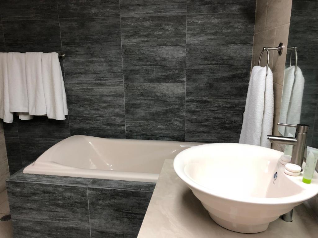 Hotel HSR - Triple Chambre Avec Salle De Bain Privée