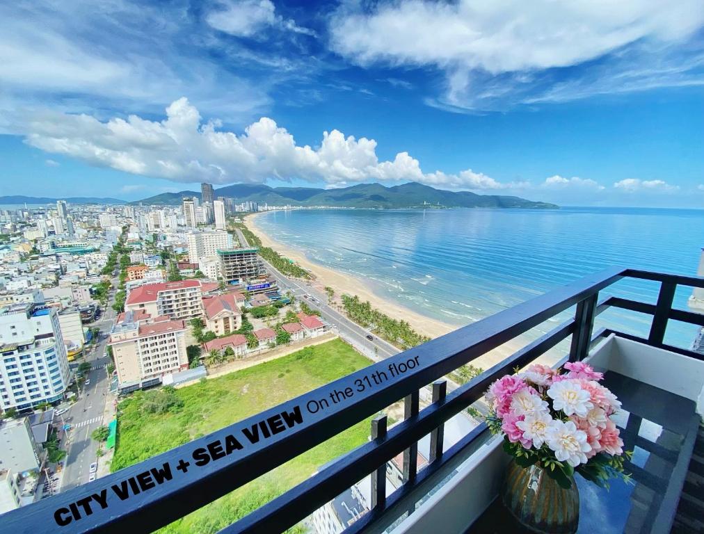 Ban công/sân hiên tại Blue Ocean Apartment at My Khe Da Nang