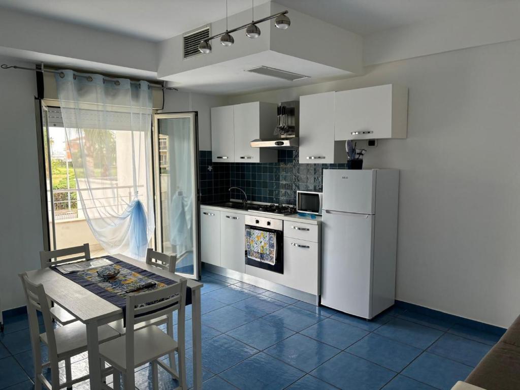 Kuchnia lub aneks kuchenny w obiekcie Acca residence