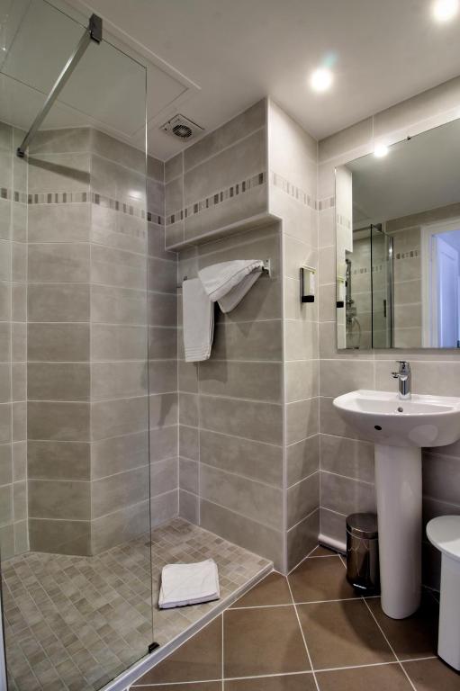 a bathroom with a sink and a shower at Logis Hôtel Des Châteaux De La Loire in Tours