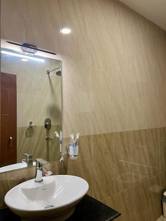 Ένα μπάνιο στο Pine Tree Resort