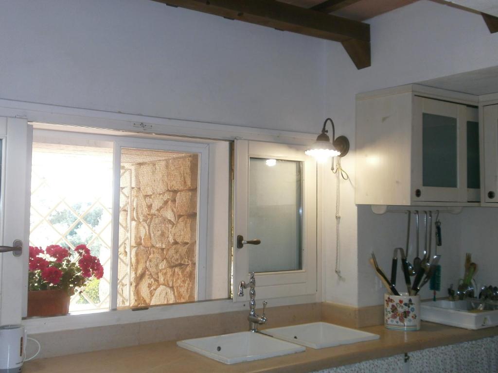 Zdjęcie z galerii obiektu Trullo Villa Giuliana con giardino Posizione panoramica Free wifi w mieście Ostuni