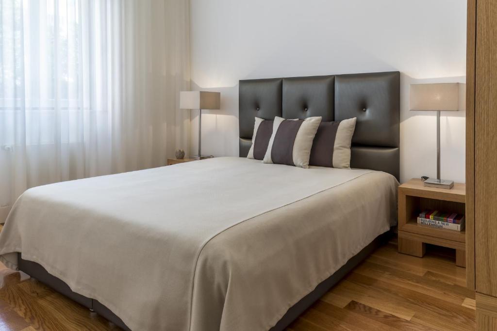 Postel nebo postele na pokoji v ubytování MyPlaceLisbon - Luxury Castle Apartment
