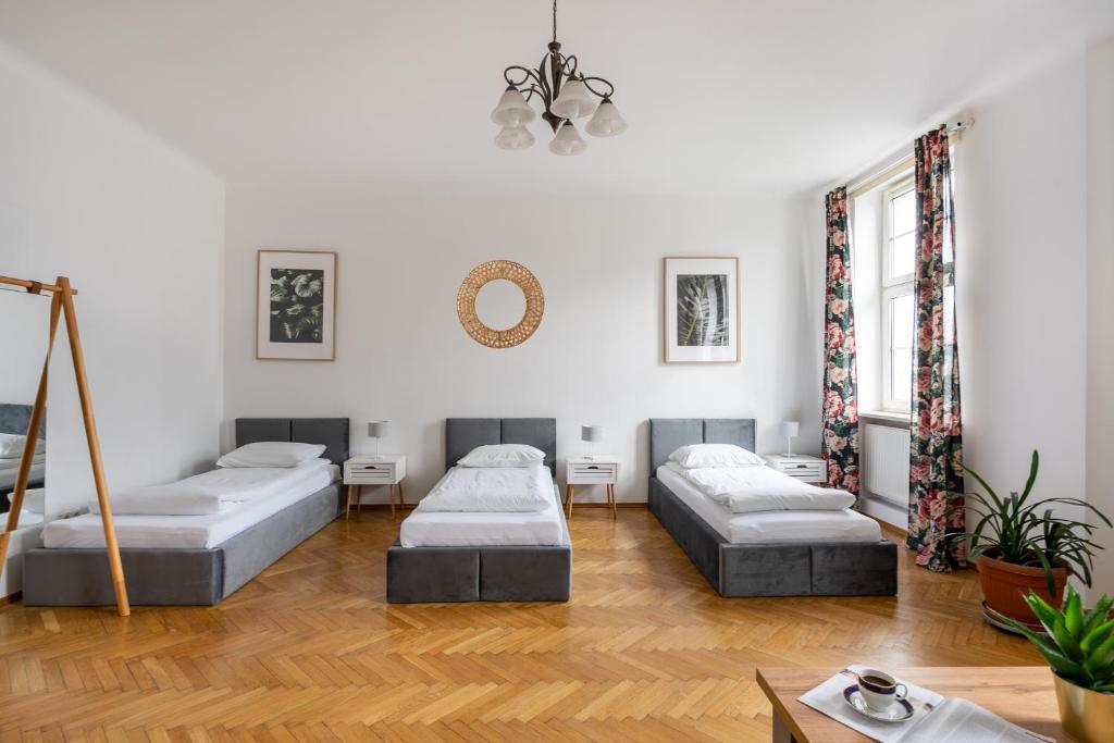 Säng eller sängar i ett rum på Hostel Zakatek ulica Legionow