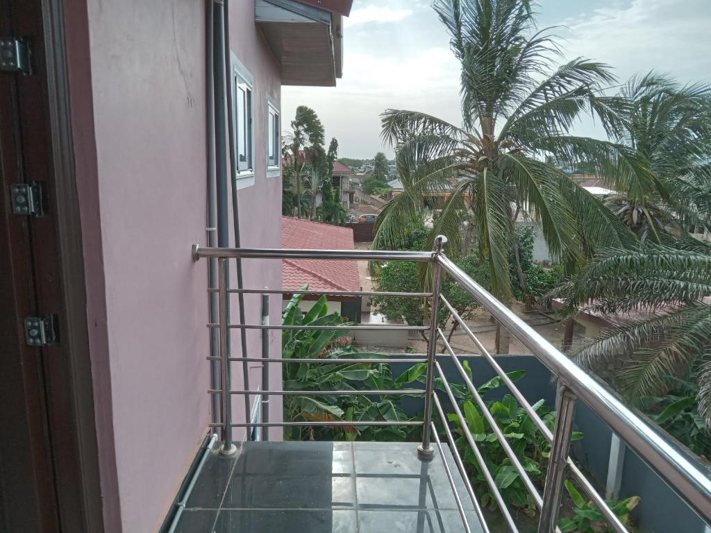 Μπαλκόνι ή βεράντα στο Captivating 1-Bed Lodge in Accra