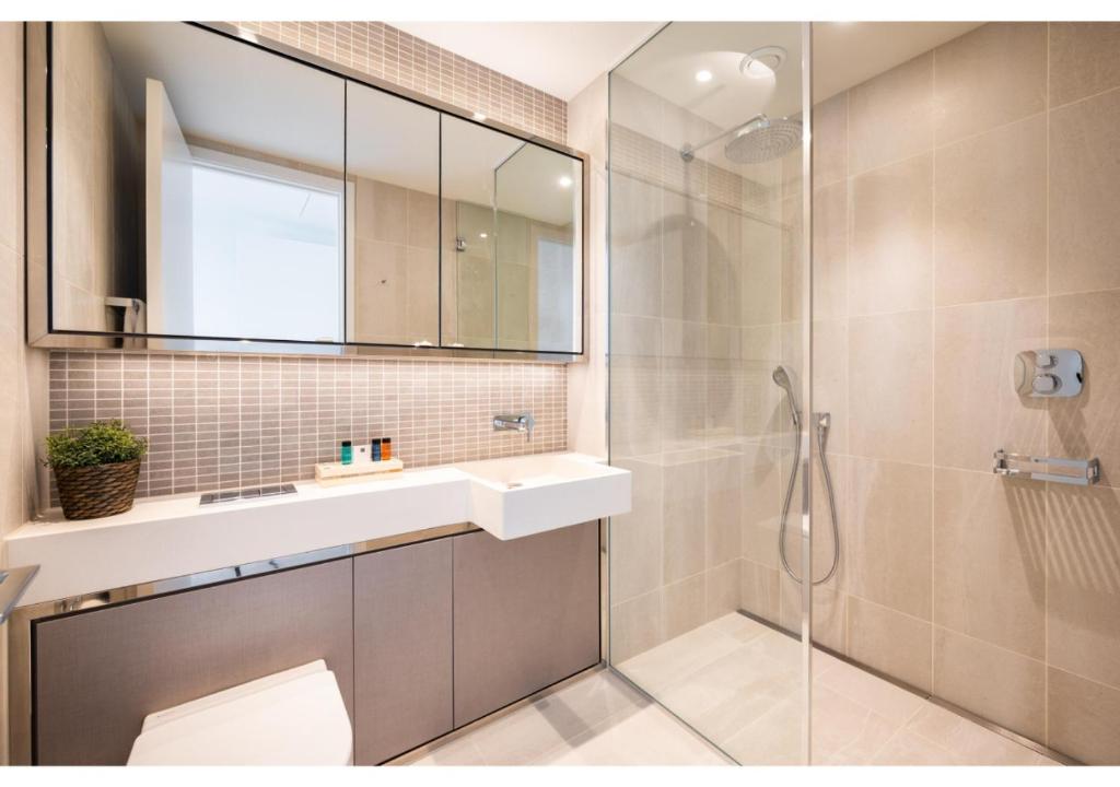 Elegant and Modern Apartments in Canary Wharf right next to Thames - Two-Bedroom Apartment