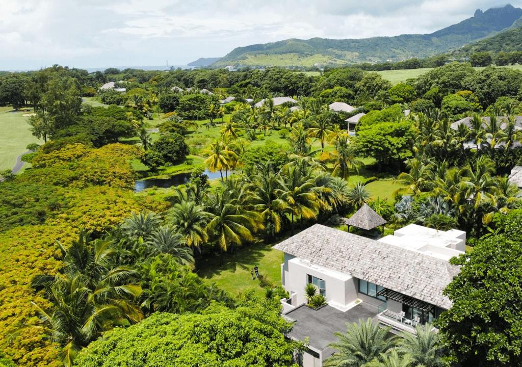 an aerial view of a house with a garden at Villa Fairways - Private, Golf & Luxe in Centre de Flacq
