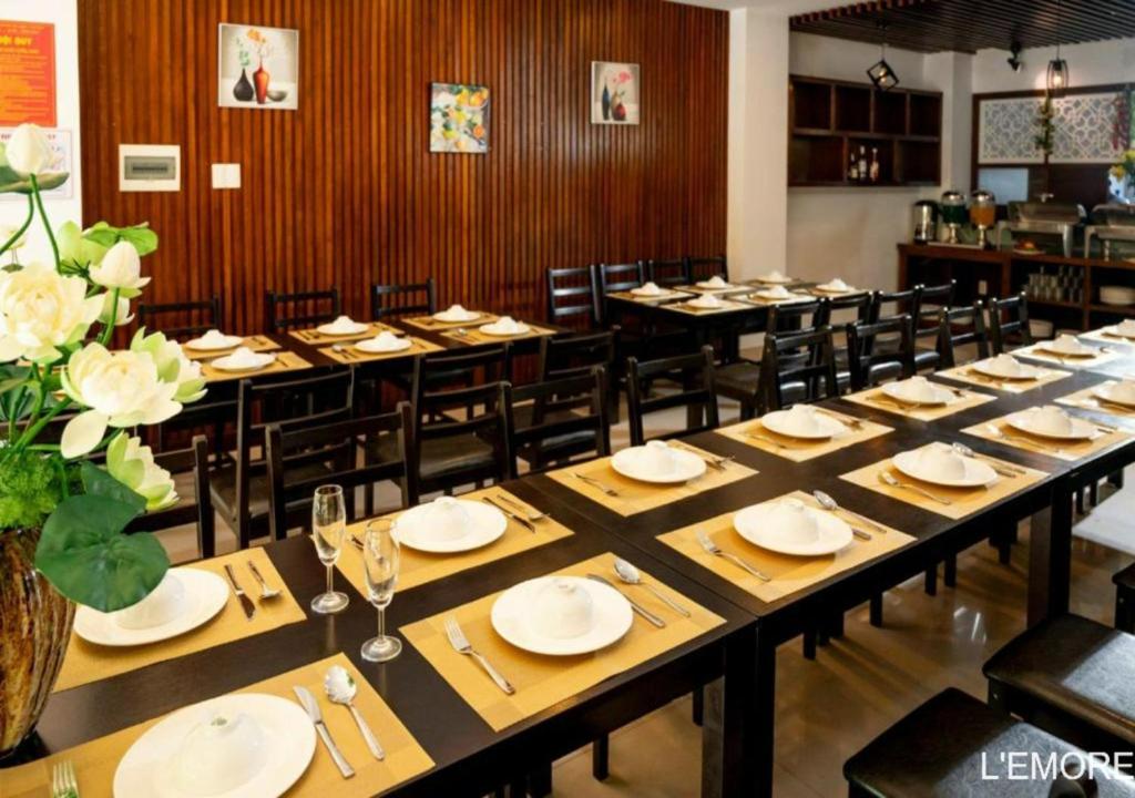Restaurace v ubytování Lamore Hotel Đà Nẵng