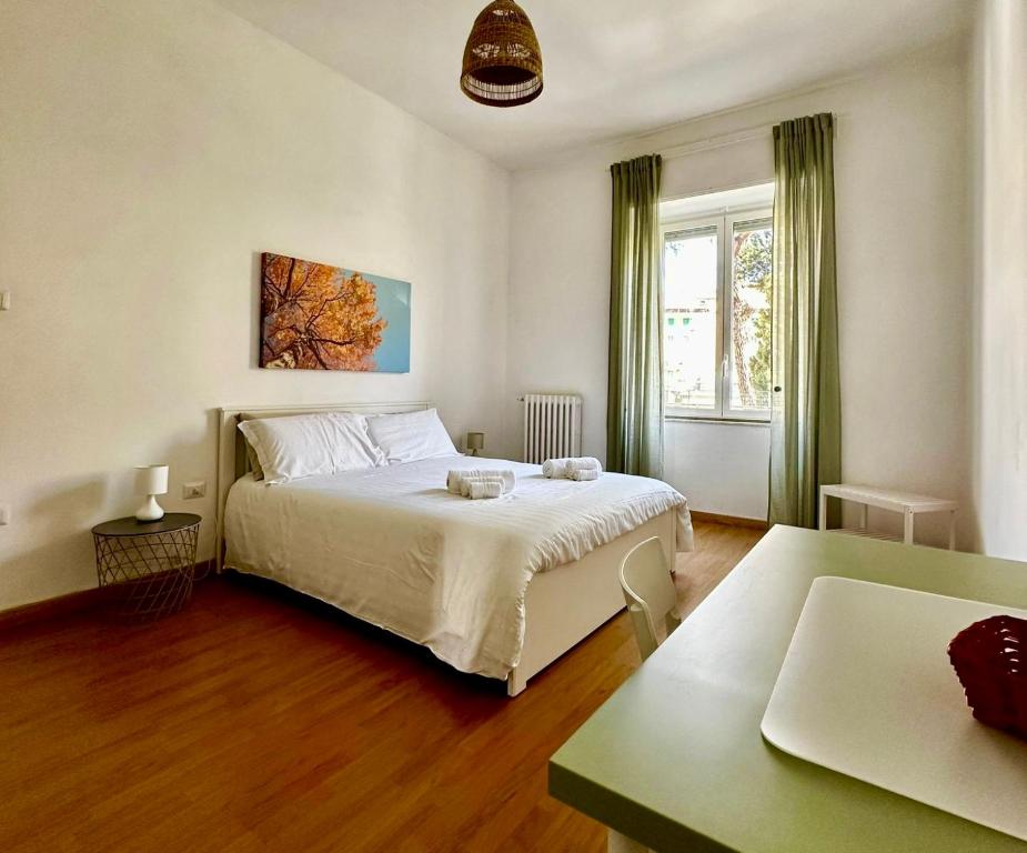 a bedroom with a bed and a table at Casa Lamar in Salerno