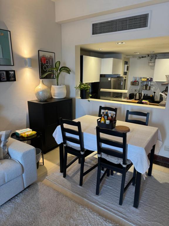Kuchyň nebo kuchyňský kout v ubytování Happy Vacation Duplex, New Cairo