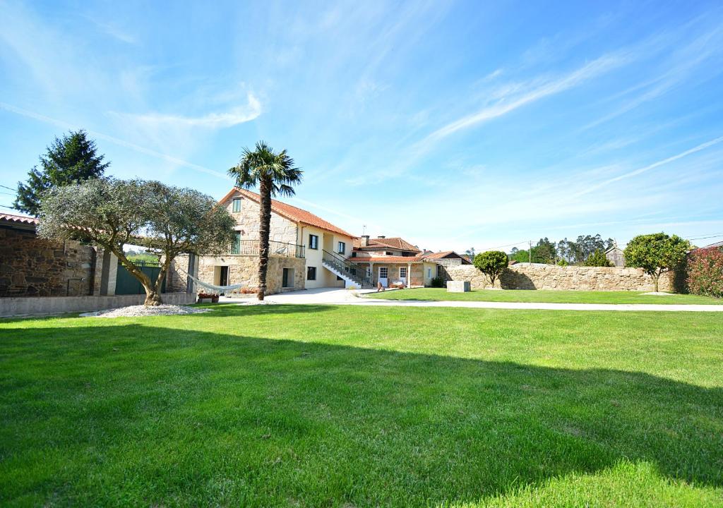 Vonkajšia záhrada v ubytovaní GALIHOST - Casa con enorme jardín en Cambados