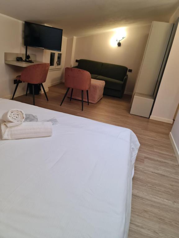 TV a/nebo společenská místnost v ubytování Hotel Miratorre superior