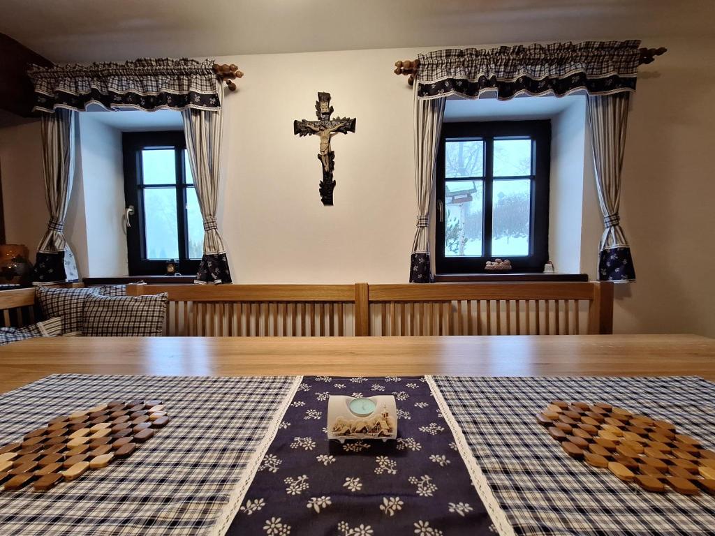 Postel nebo postele na pokoji v ubytování Chalupa U Křížku Říčky v Orlických horách