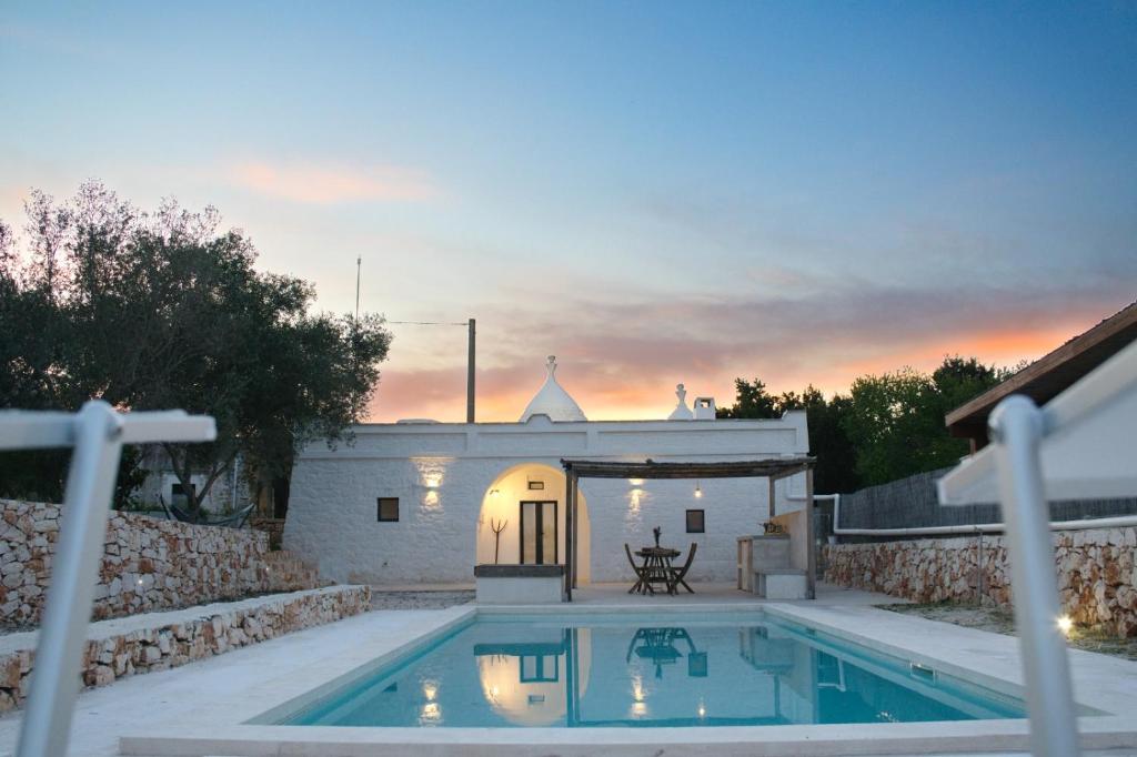 Photo de la galerie de l'établissement TRULLOVE - Enjoy the saltwater pool, à Ostuni