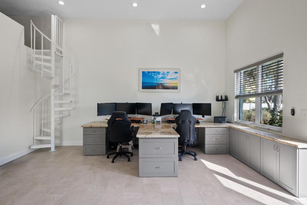 an office with two desks and two chairs at 2/1 Riverside Retreat with Loft in Fort Pierce