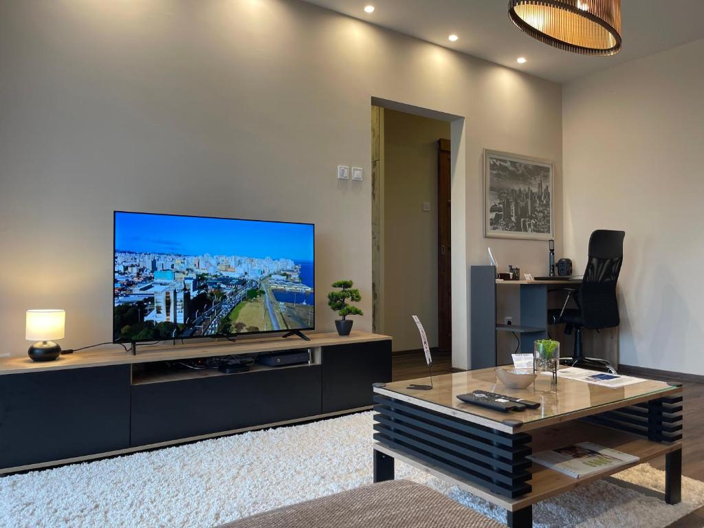 TV a/nebo společenská místnost v ubytování City Edge Hideaway Apartment
