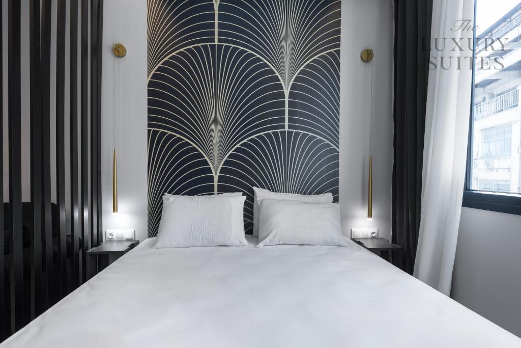 En eller flere senger på et rom på Maison Cristal, The Luxury Suites