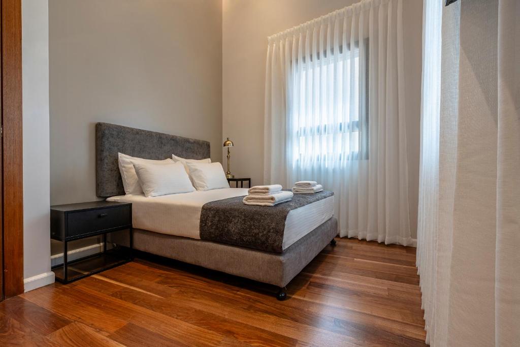 Postel nebo postele na pokoji v ubytování Hematian Hotel by Effy