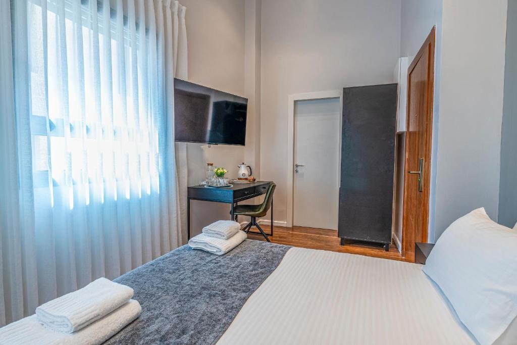 Postel nebo postele na pokoji v ubytování Hematian Hotel by Effy