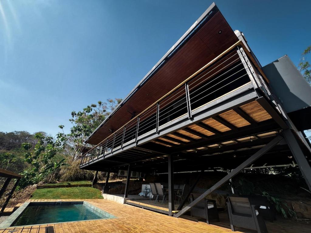 Bazén v ubytování Casa Pelícano - Tropical house w' private pool and ocean views nebo v jeho okolí