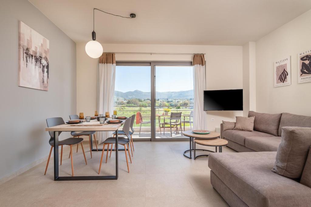 Μια τηλεόραση ή/και κέντρο ψυχαγωγίας στο Arangia Maisonette (Neratzia)
